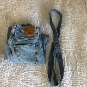 Levi’s Ribcage Straight Jeans (belt included). 27